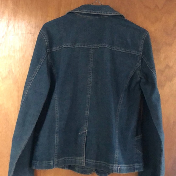 Jean Jacket Size 6 - New style jean jacket! - Picture 4 of 4
